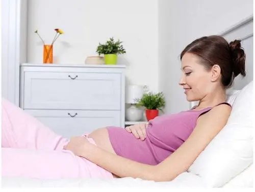 试管婴儿移植后，这个睡姿才不会伤害到宝宝(图1)
